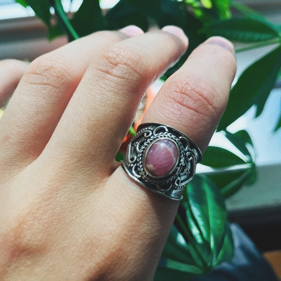 Vintage Jewelry - Antique Silver Ring Vintage Jewelry - Antique Silver Ring